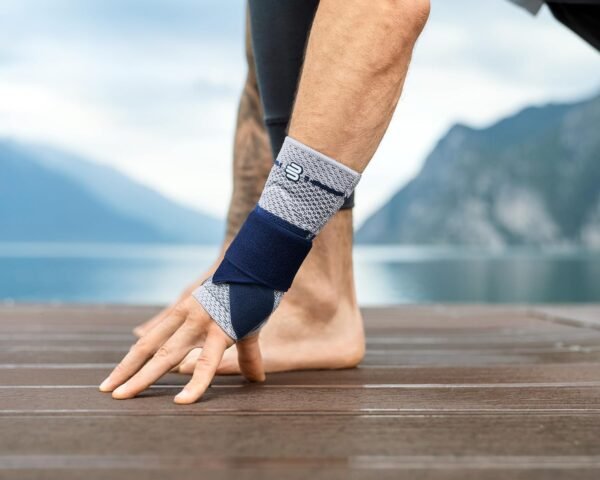 Bauerfeind ManuTrain Wrist Support - Image 8
